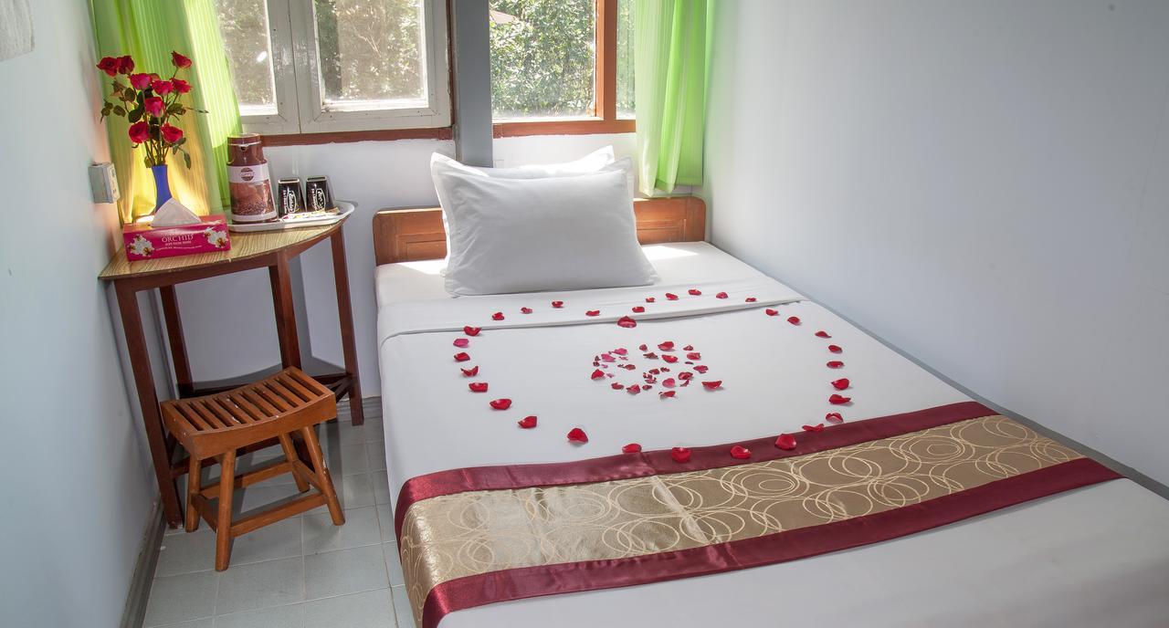 Mother Land Inn 2 Yangon Dış mekan fotoğraf